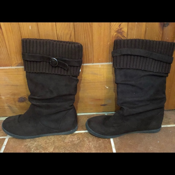 Roxy | Shoes | Roxy Sweater Trim Brown 